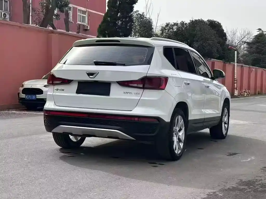 Jetta VS5 280 TSI Auto Progressive