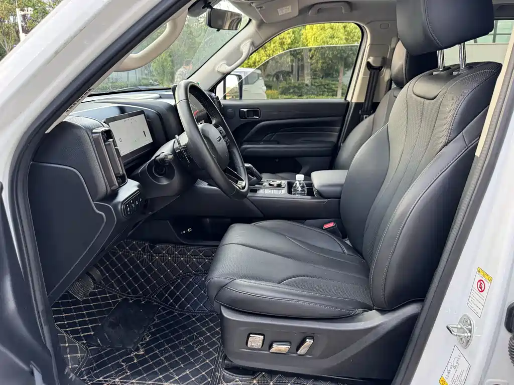Haval H9 哈弗H9 2024款 2.0 T 汽油四驱探境版