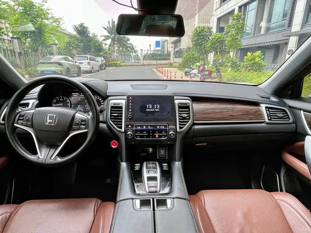 Honda UR-V 370 TURBO 4 WD Premium CN-V