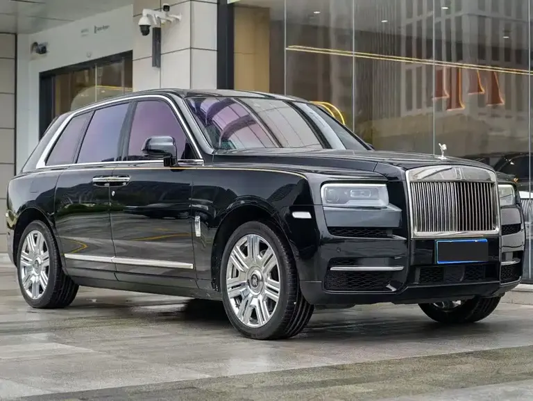 Rolls-Royce Cullinan 5-seat
