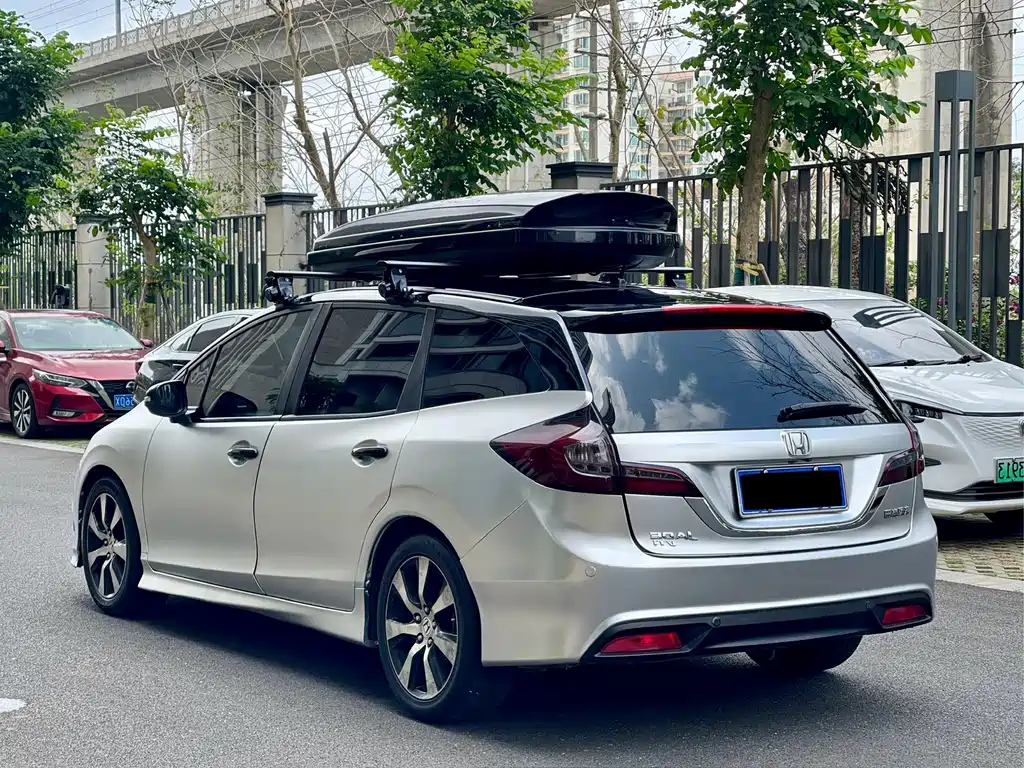 Jade 1.8 L CVT Luxury 6-seat