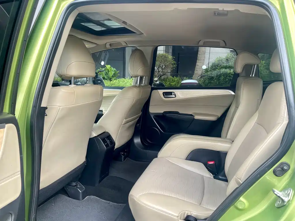 Jade 1.8 L CVT Luxury 6-seat