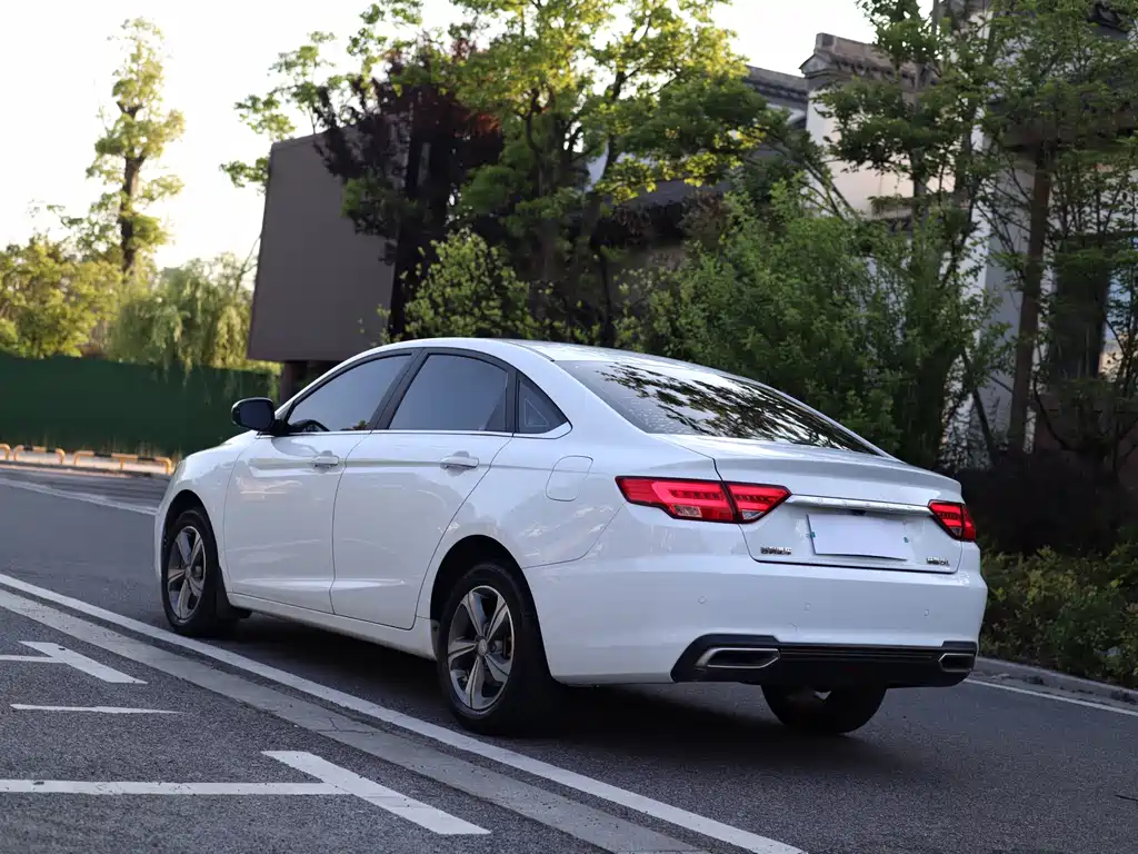 Emgrand GL 1.8 L DCT Elite Connected