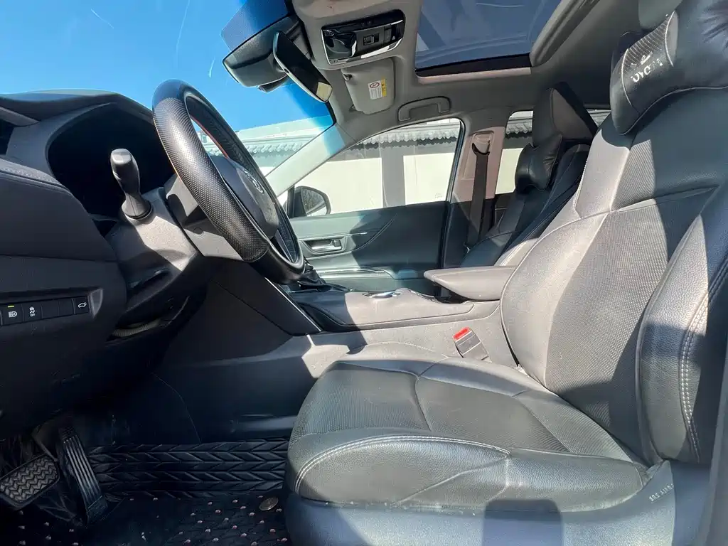 Venza 2.5 L Smart e-Hybrid Dual Engine 2 WD Distinguished