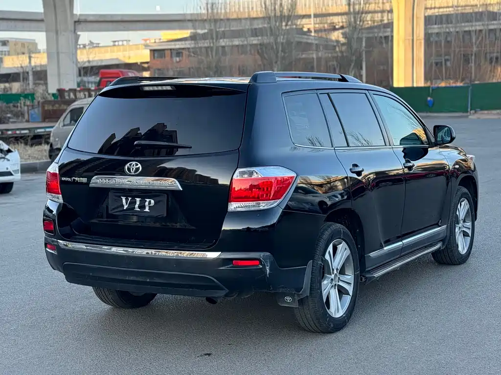 Highlander 2.7 L 2 WD 7-seat Luxury