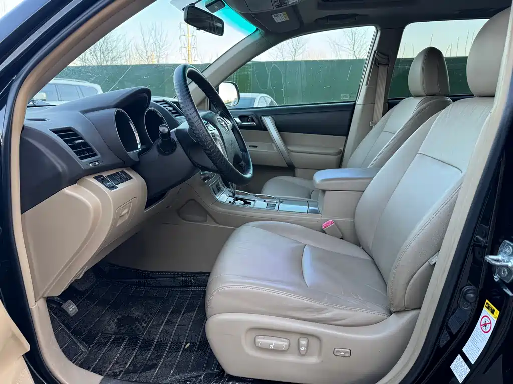Highlander 2.7 L 2 WD 7-seat Luxury