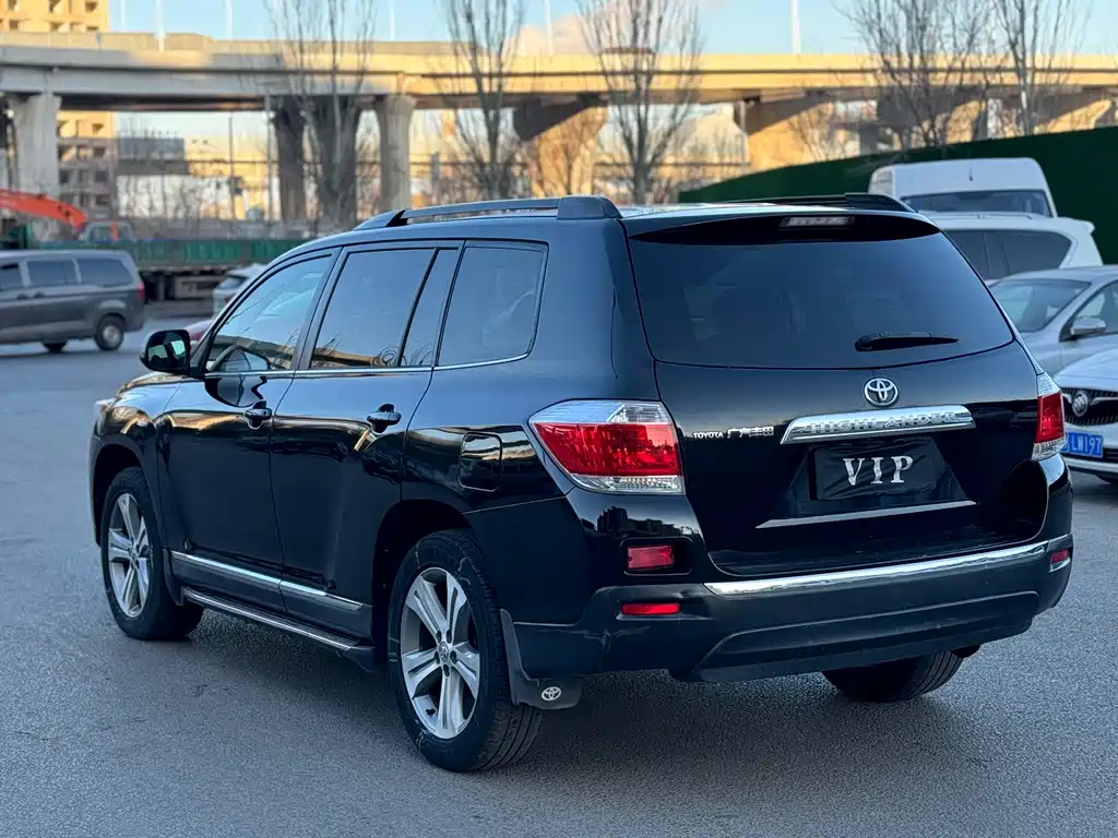 Highlander 2.7 L 2 WD 7-seat Luxury