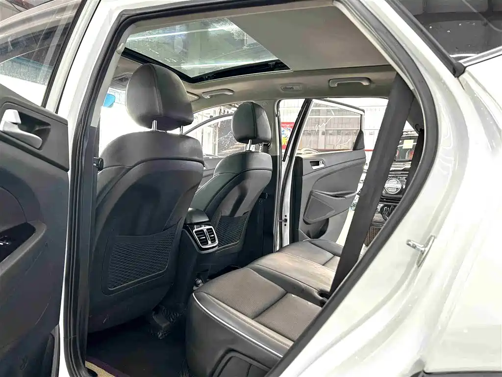 Tucson 280 TGDi 2 WD GLS Fashion CN-VI