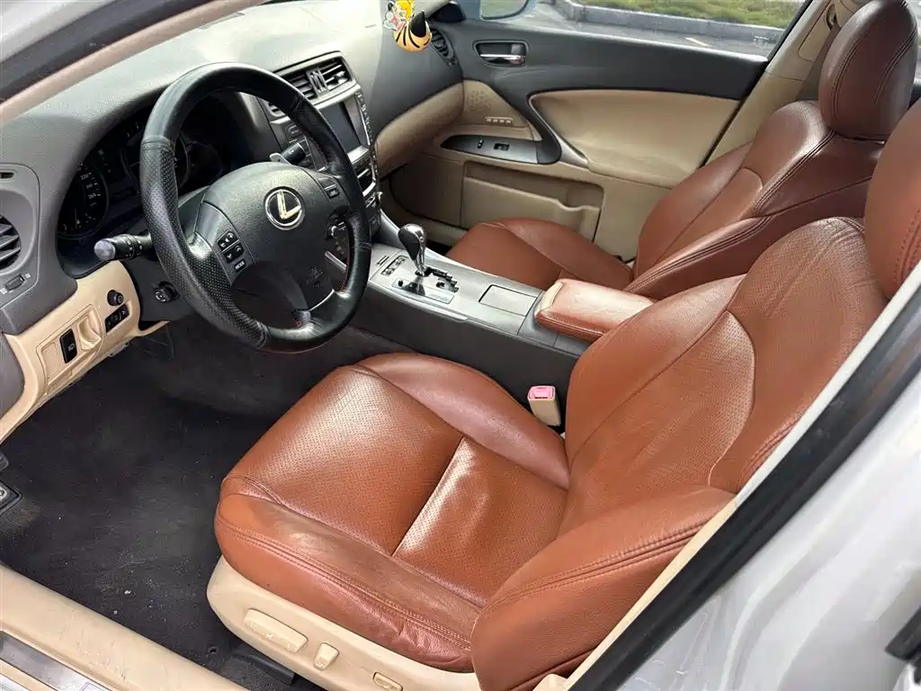 Lexus IS 300 Luxury