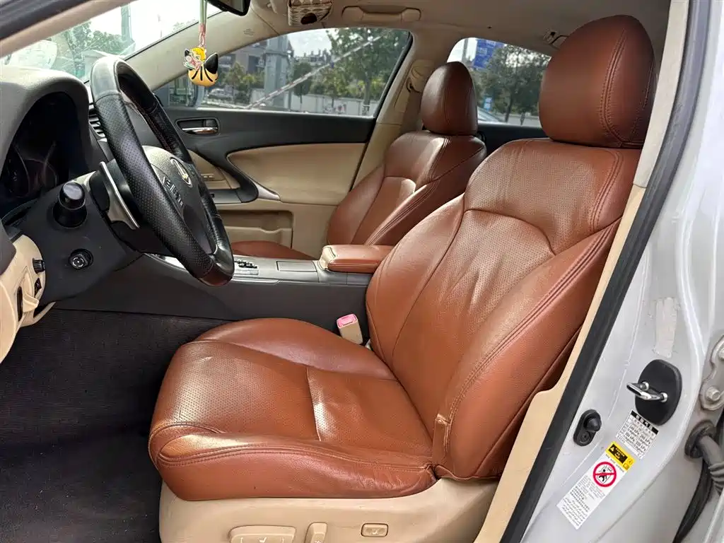 Lexus IS 300 Luxury