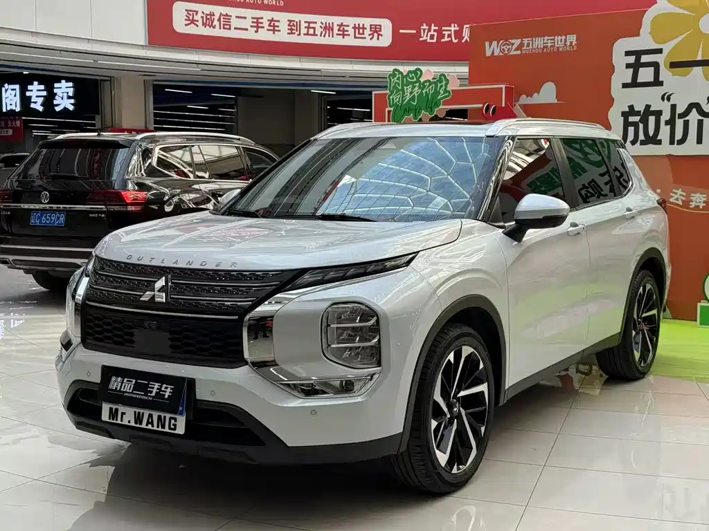 Outlander 欧蓝德 2023款 1.5 T CVT两驱尊享版 5座