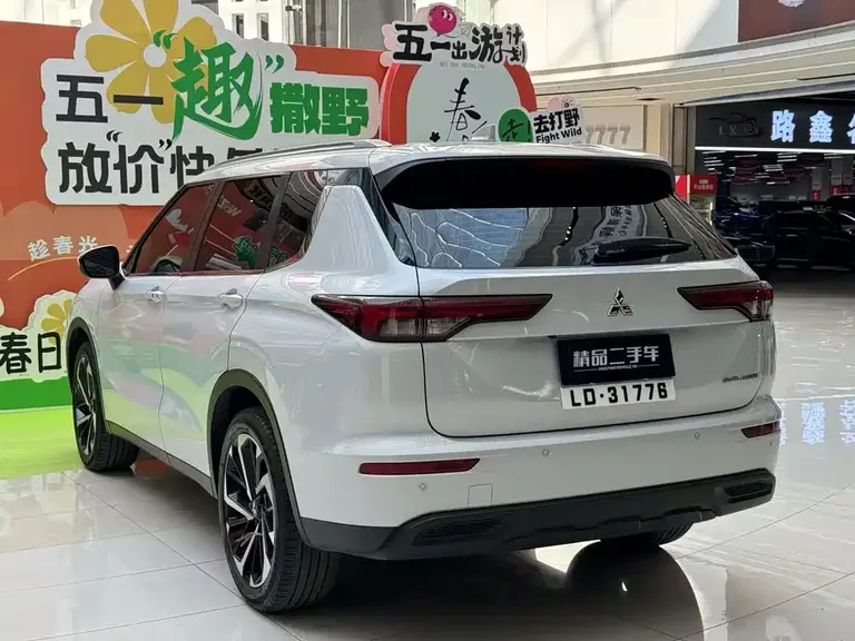 Mitsubishi Outlander 欧蓝德 2023款 1.5 T CVT两驱尊享版 5座
