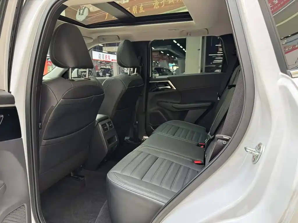 Outlander 欧蓝德 2023款 1.5 T CVT两驱尊享版 5座