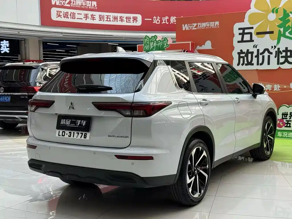 Outlander 欧蓝德 2023款 1.5 T CVT两驱尊享版 5座