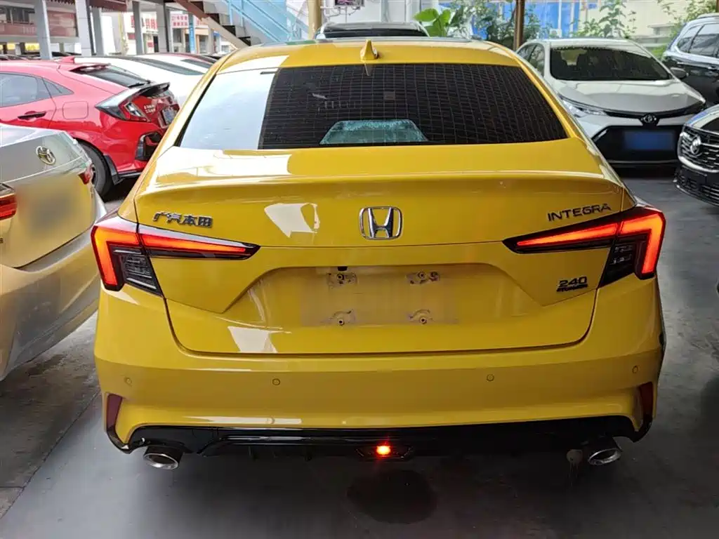 Integra 240 TURBO CVT Premium