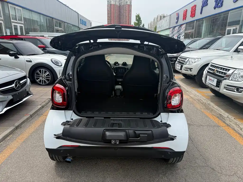 smart fortwo 0.9 T 66 kW Hardtop Pioneer