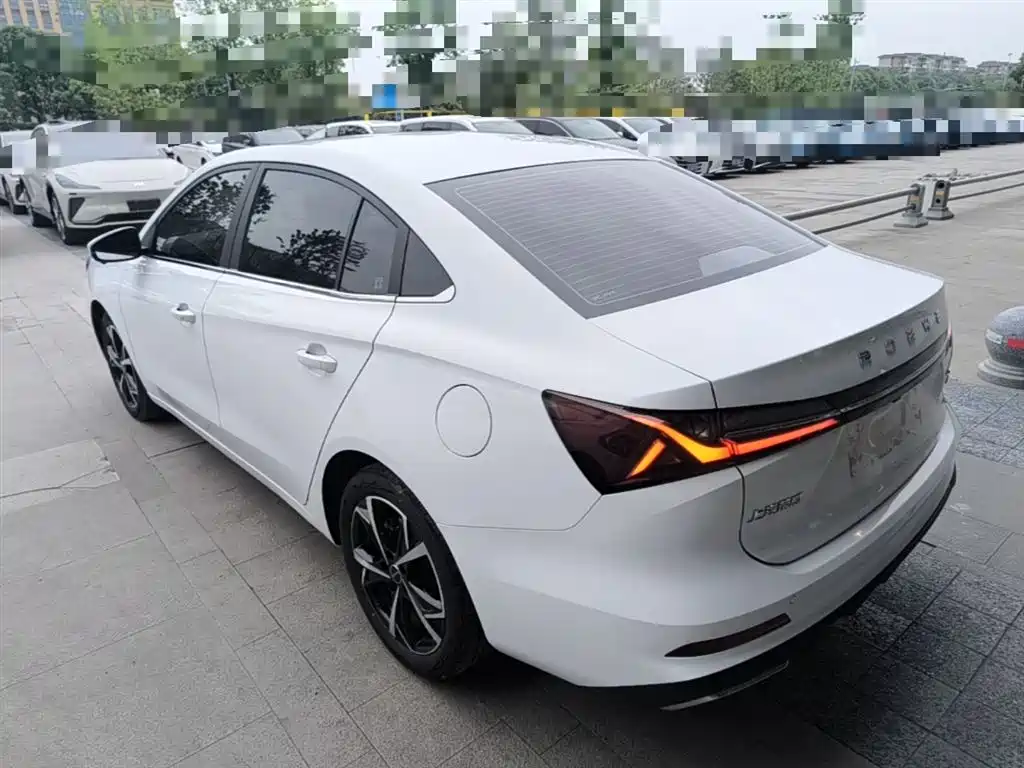 Roewe i5 1.5 L CVT Honored