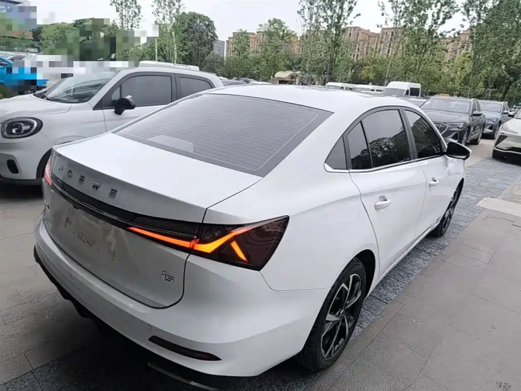 Roewe i5 1.5 L CVT Honored