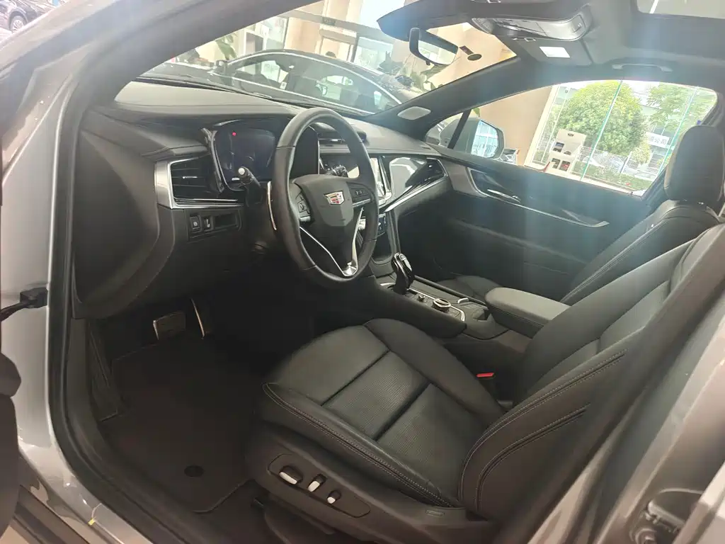 Cadillac XT6 2.0 T 6-seat 4 WD Distinguished Executive Black Label