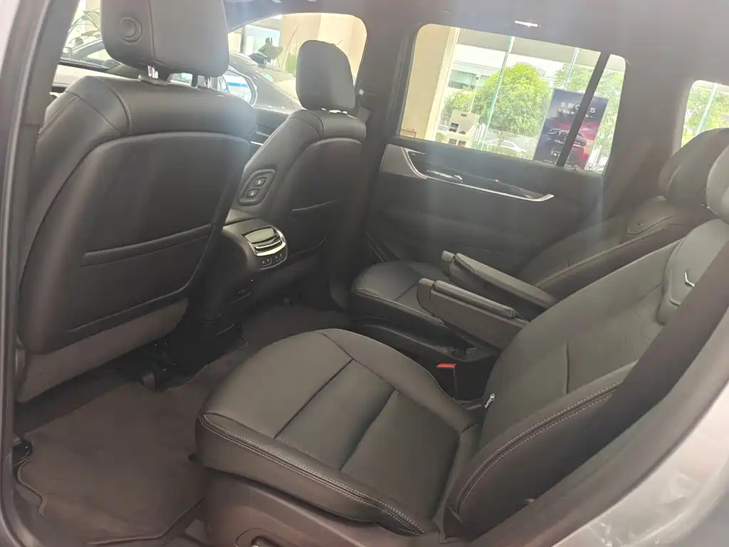 Cadillac XT6 2.0 T 6-seat 4 WD Distinguished Executive Black Label