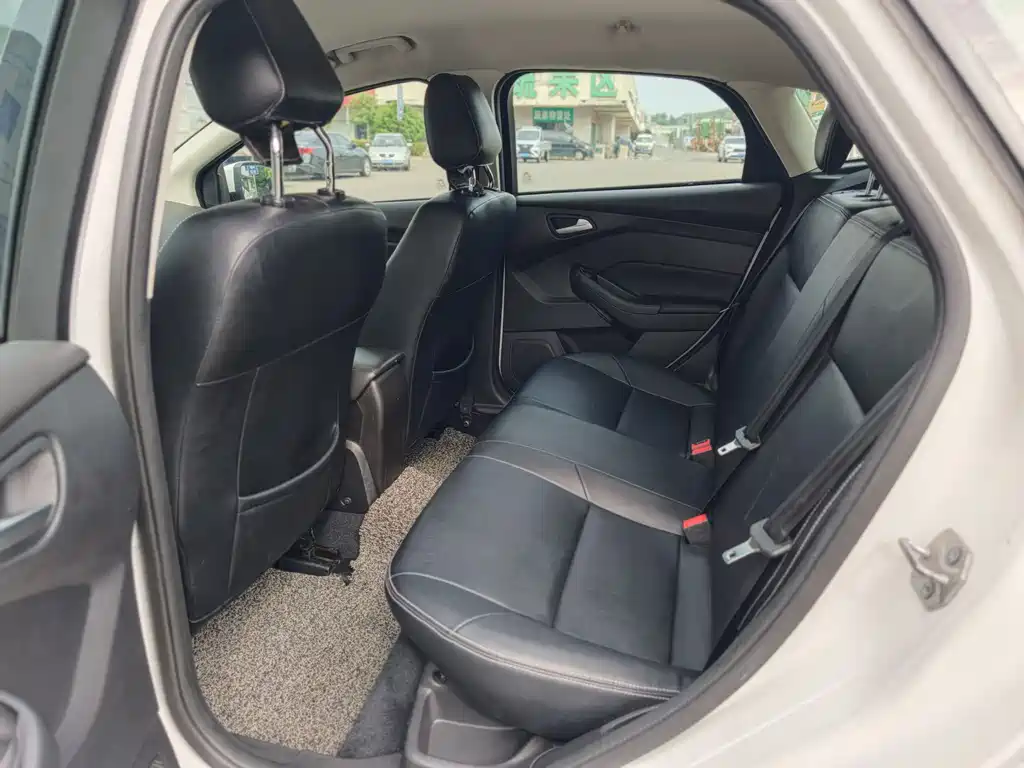 Focus Hatchback 1.6 L Auto Style