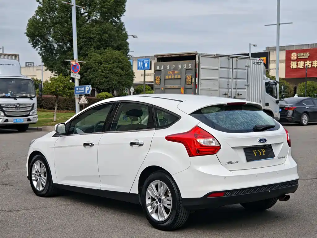 Focus Hatchback 1.6 L Auto Style