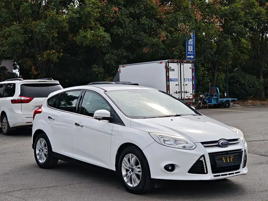 Focus Hatchback 1.6 L Auto Style
