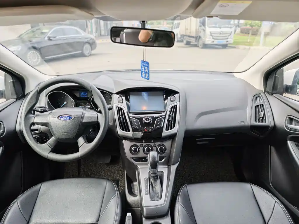Focus Hatchback 1.6 L Auto Style