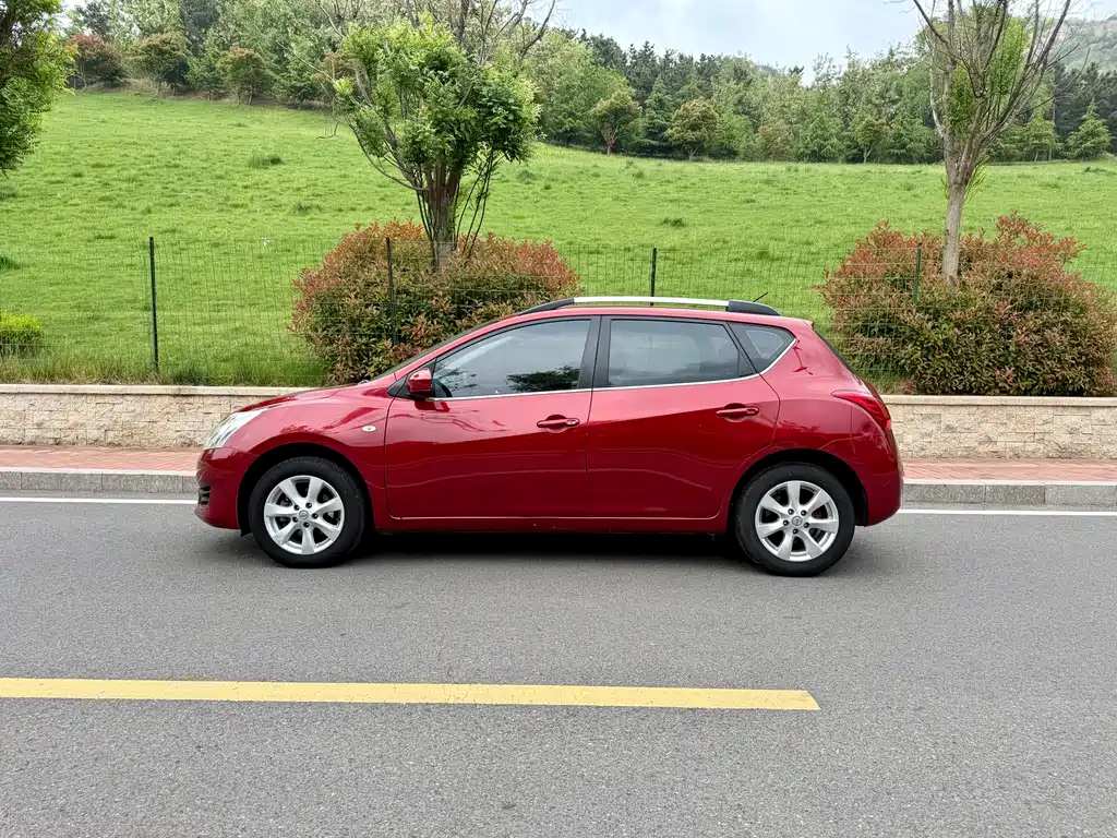 Tiida 1.6 L CVT Comfort
