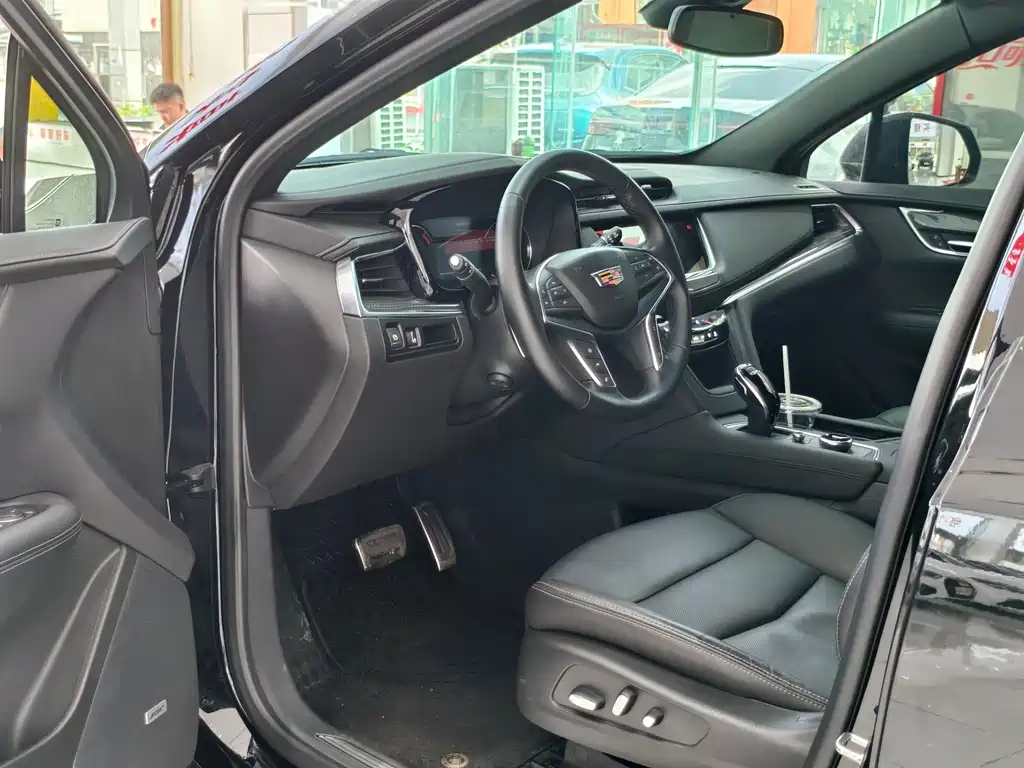 Cadillac XT5 2.0 T 4 WD Luxury (Hummingbird)