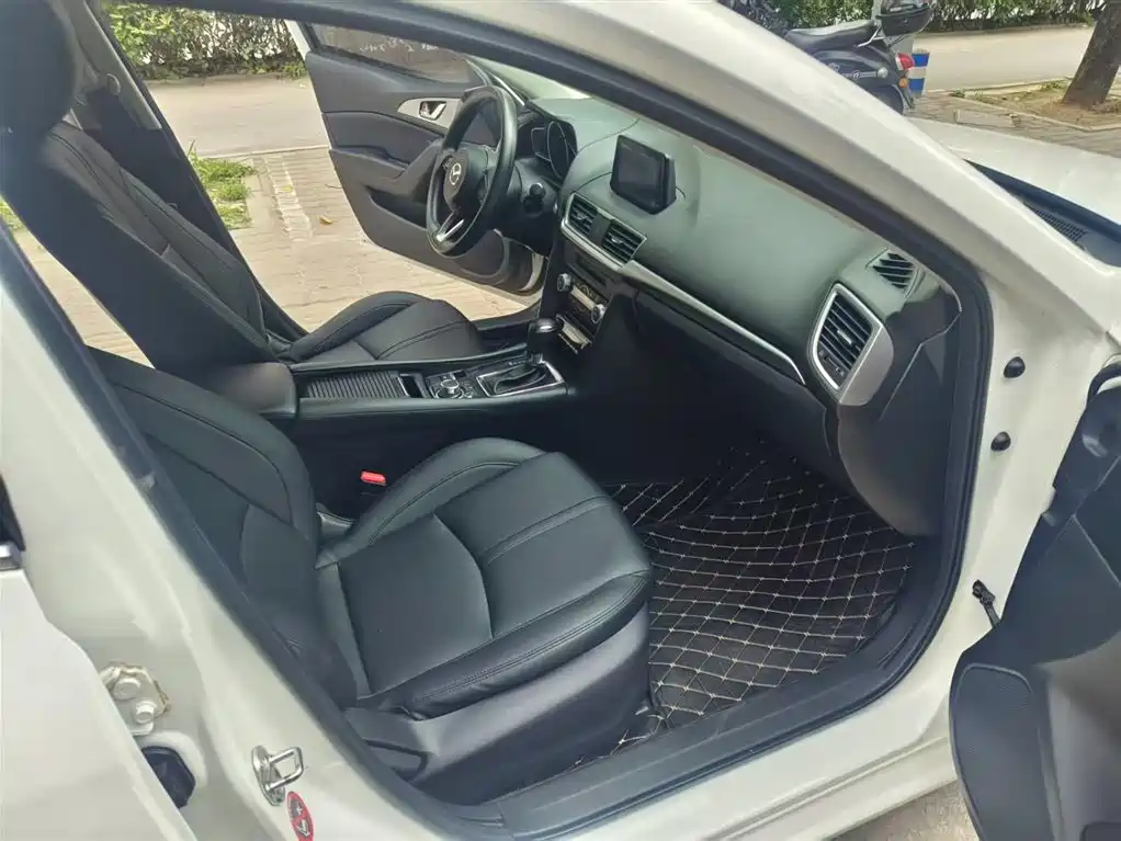 Mazda 3 Axela Sedan 1.5 L Auto Luxury CN-V