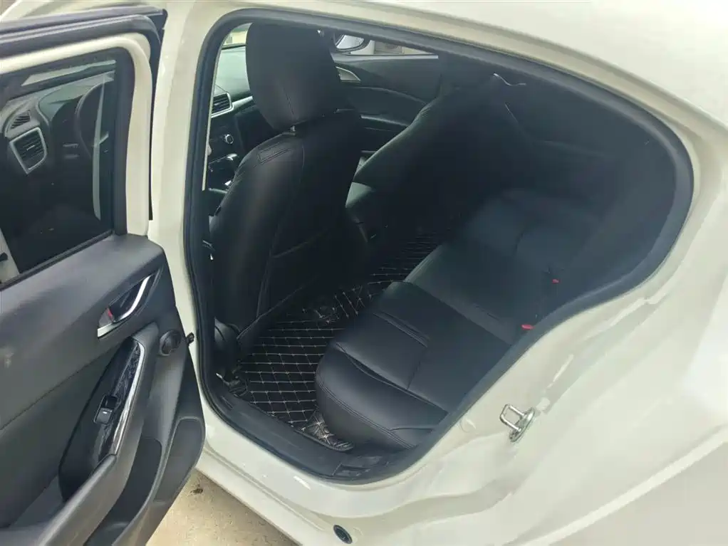 Mazda 3 Axela Sedan 1.5 L Auto Luxury CN-V