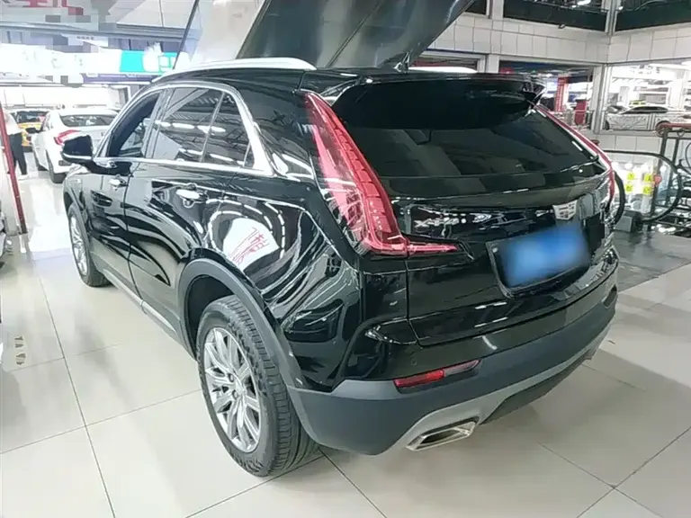 Cadillac XT4 28 T 2 WD Leading