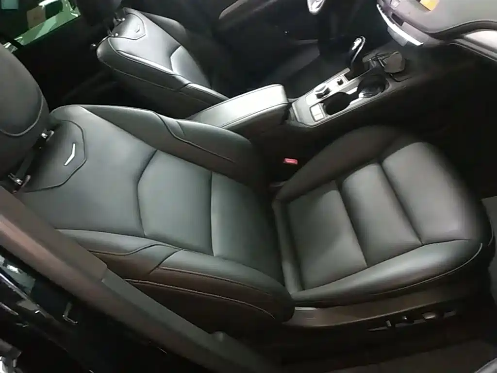 Cadillac XT4 28 T 2 WD Leading