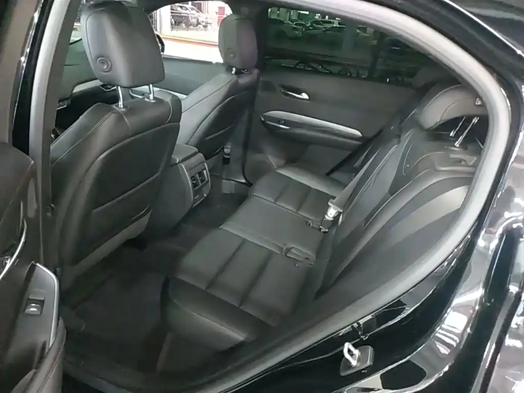 Cadillac XT4 28 T 2 WD Leading