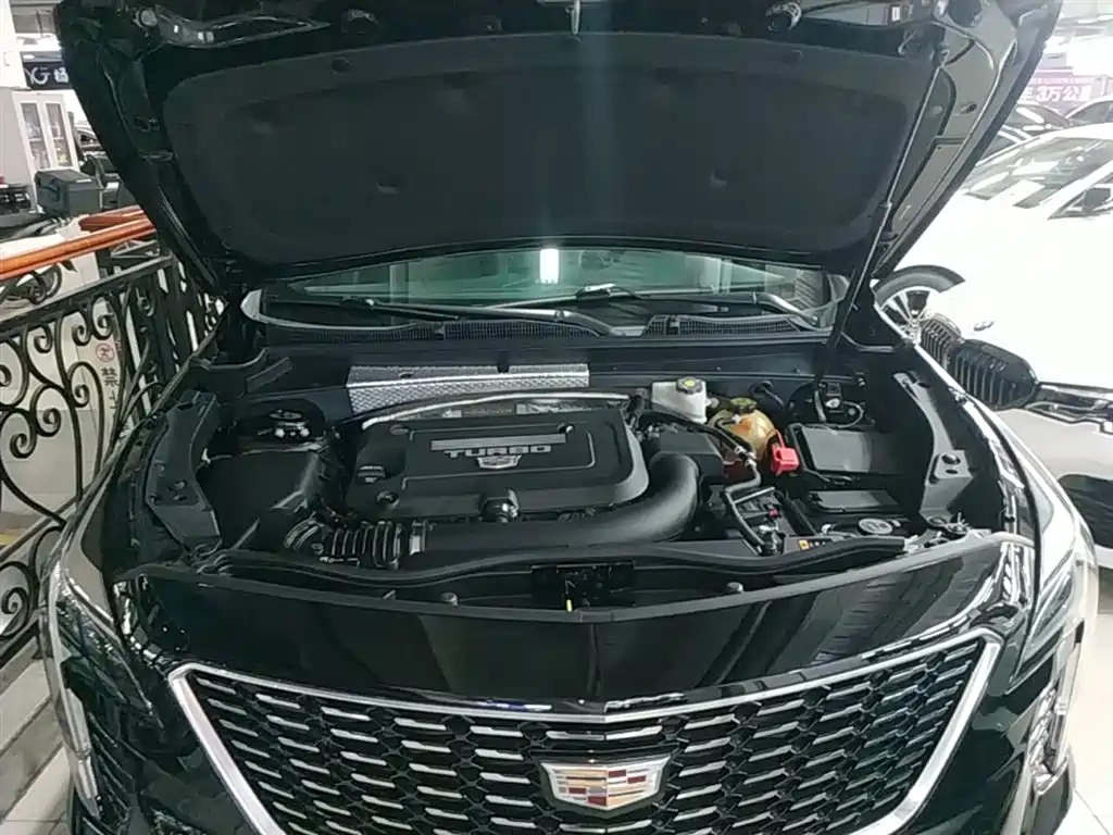 Cadillac XT4 28 T 2 WD Leading