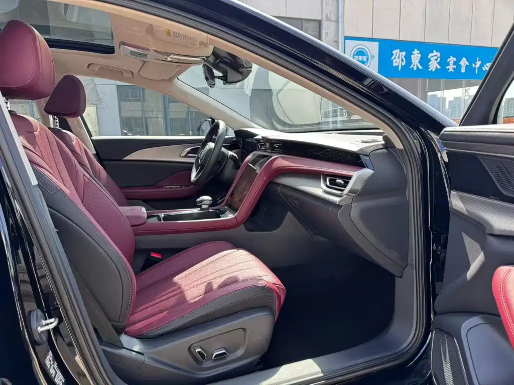 Hongqi H5 1.5 T DCT Connected Flagship Charm
