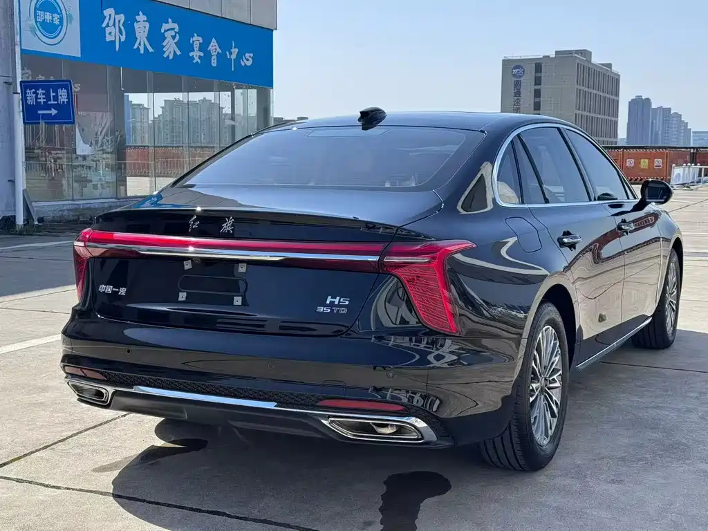 Hongqi H5 1.5 T DCT Connected Flagship Charm