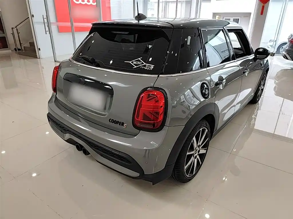 MINI MINI 2022款 改款 2.0 T COOPER S 经典派 五门版