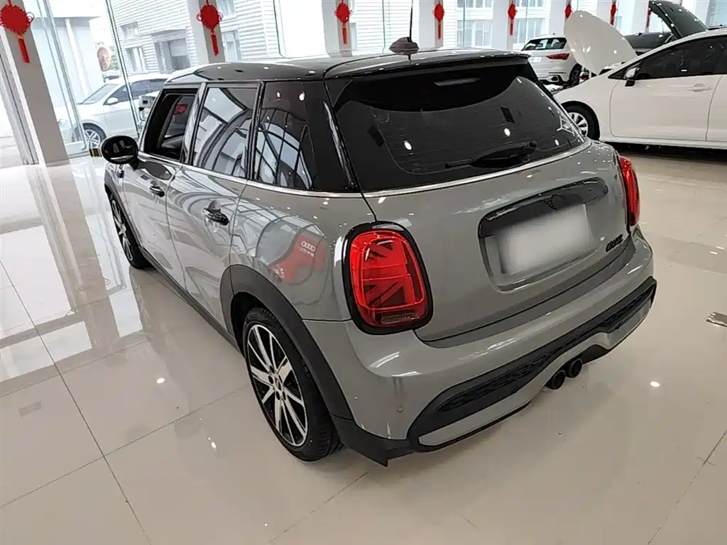 MINI MINI 2022款 改款 2.0 T COOPER S 经典派 五门版