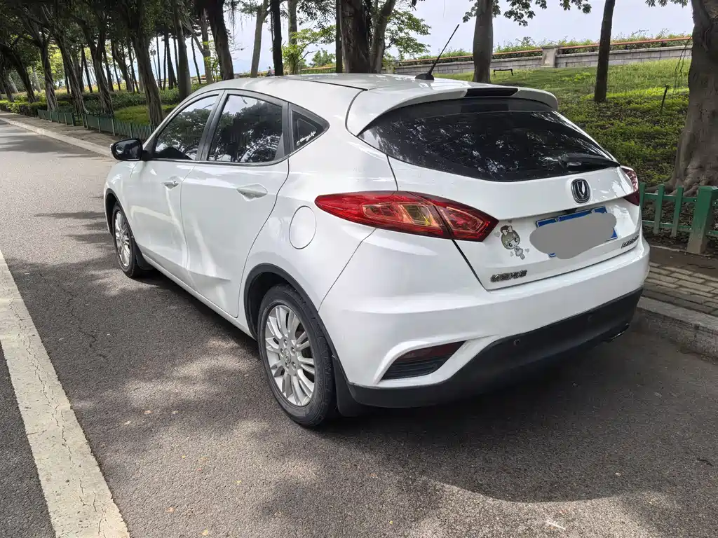 Eado XT 1.6 L Auto Premium Cool CN-IV