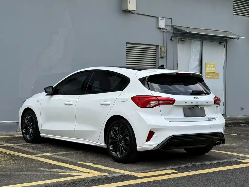 Focus Hatchback EcoBoost 180 Auto ST Line