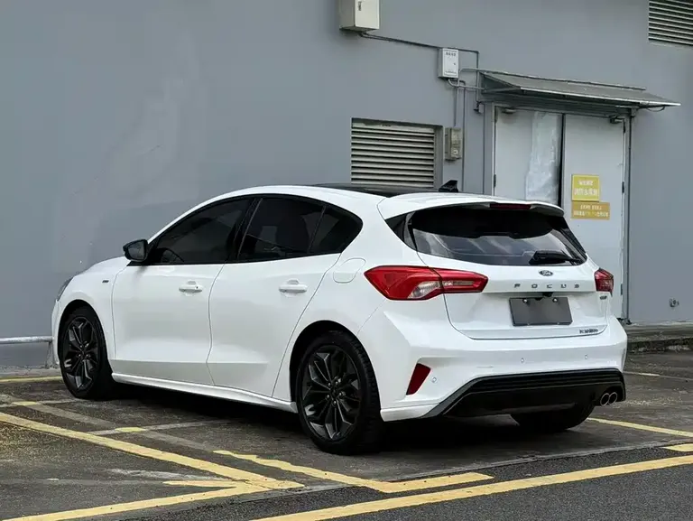 Ford Focus Hatchback EcoBoost 180 Auto ST Line