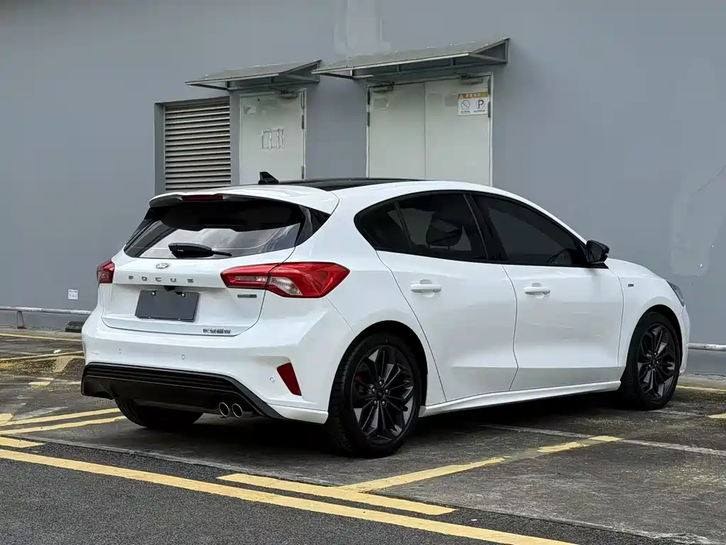 Focus Hatchback EcoBoost 180 Auto ST Line
