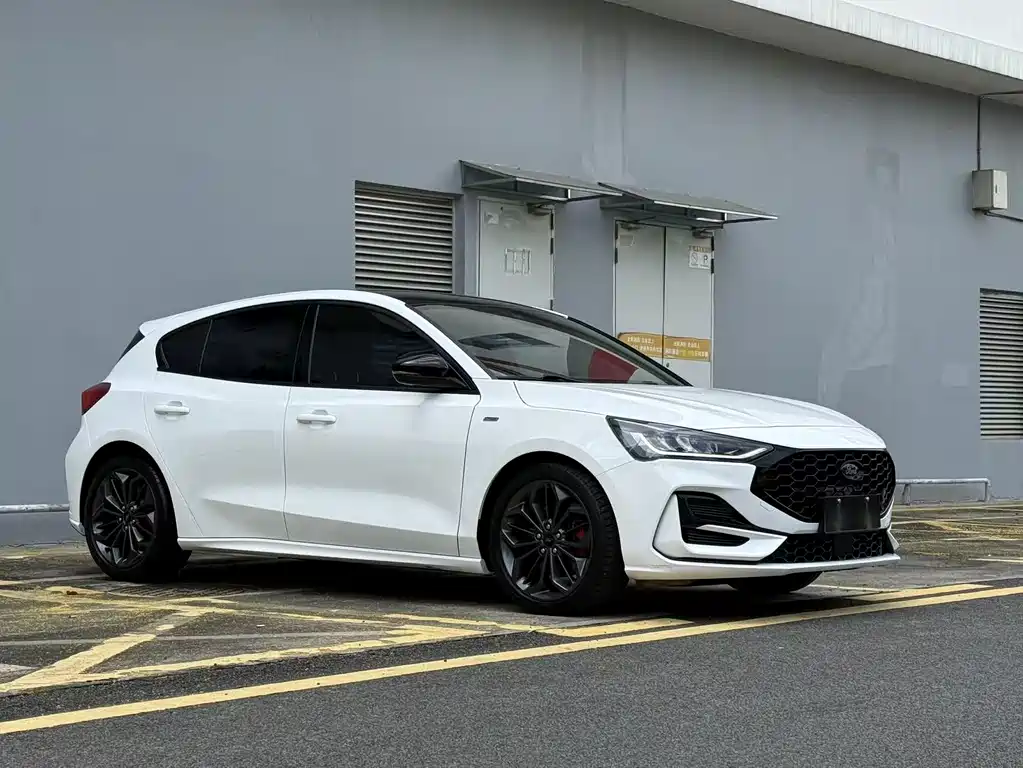 Focus Hatchback EcoBoost 180 Auto ST Line