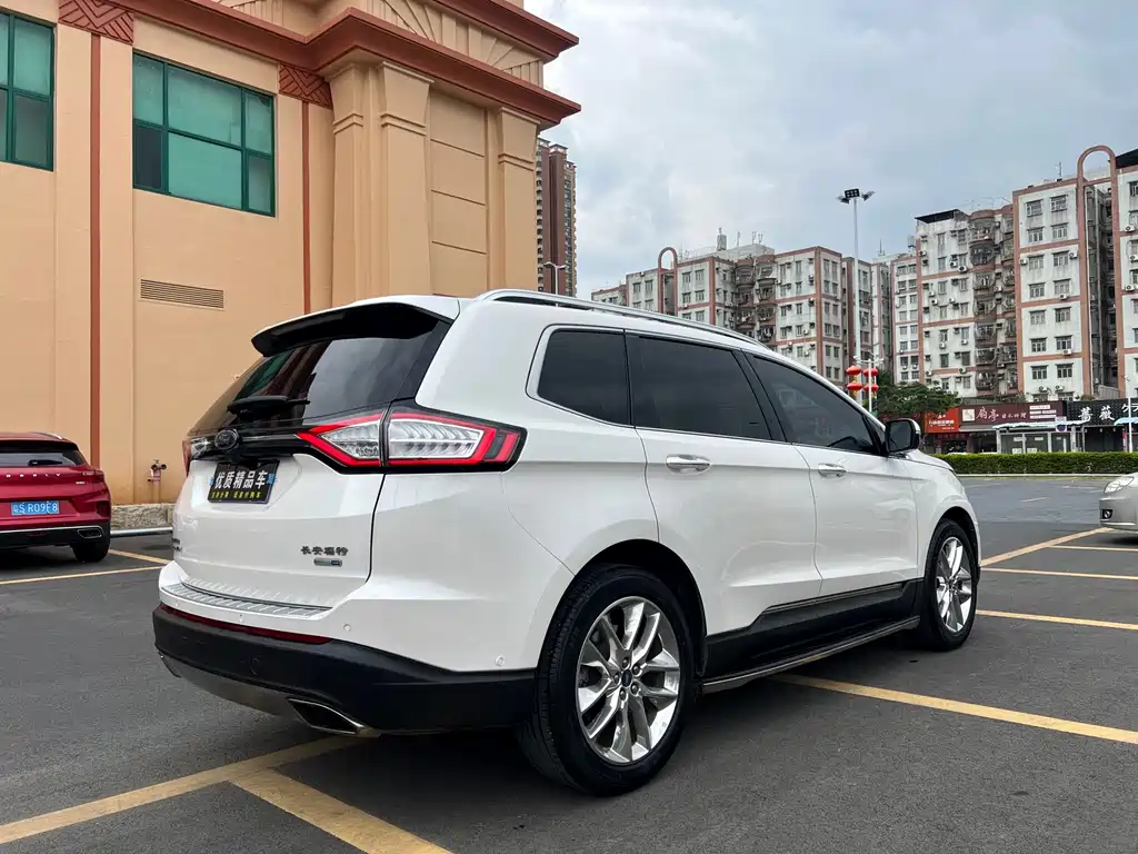 Edge EcoBoost 245 4 WD Supreme Sharp 7-seat