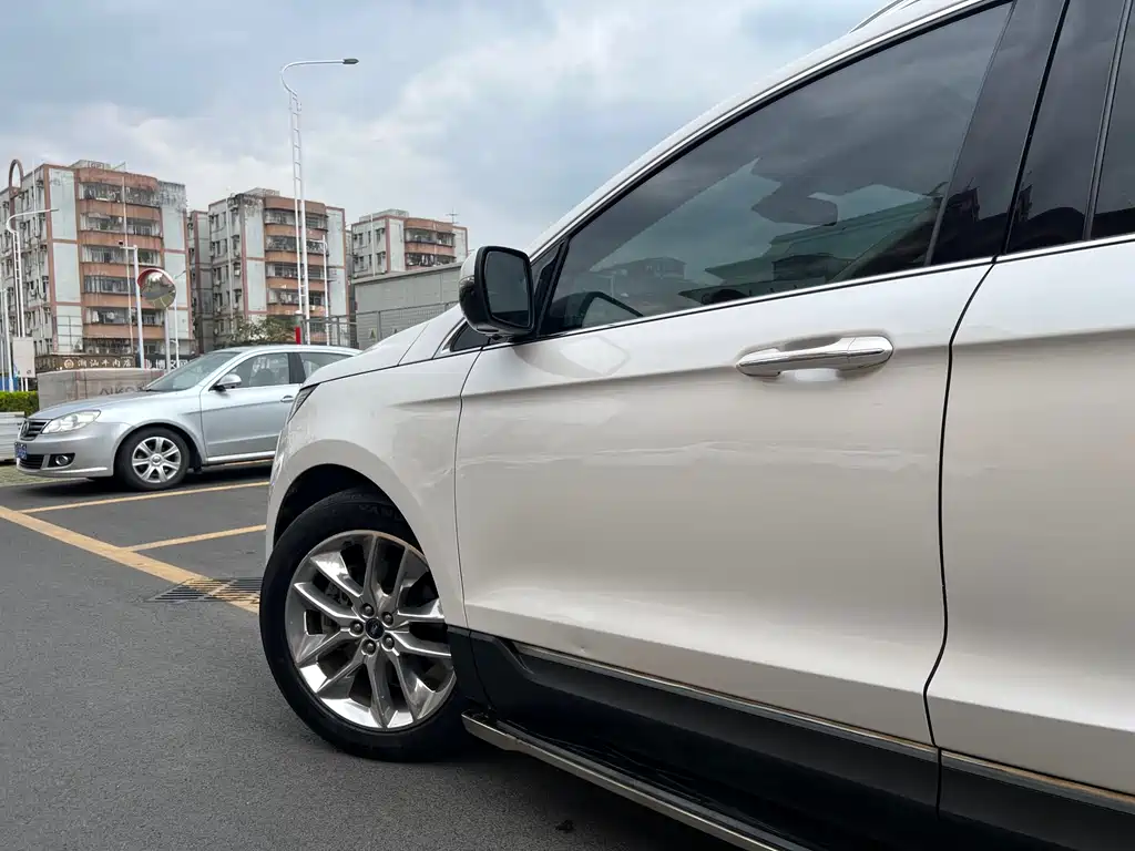 Edge EcoBoost 245 4 WD Supreme Sharp 7-seat