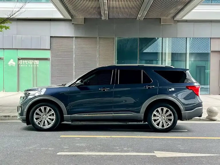 Ford Explorer EcoBoost 285 4 WD Titanium 7-seat