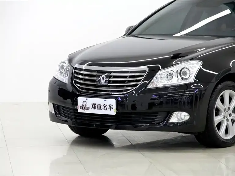 Toyota Crown 4.3 L Royal Saloon VIP