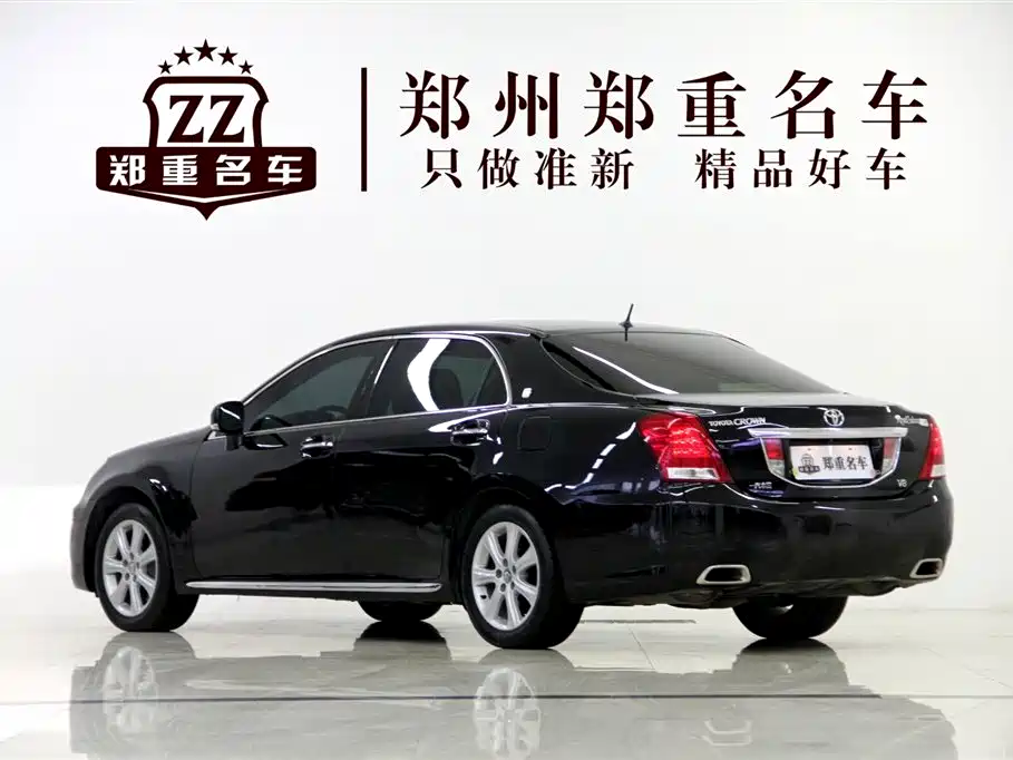 Crown 4.3 L Royal Saloon VIP